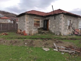 Продажба на имоти в с. Калоянци, област Кърджали - изображение 1 