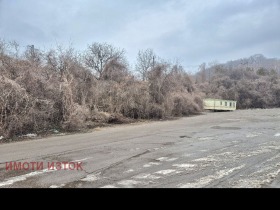 Handlung Kristal, Pernik 4