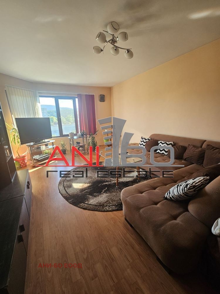 Zu verkaufen  3 Schlafzimmer Pernik , Zentar , 95 qm | 21944106