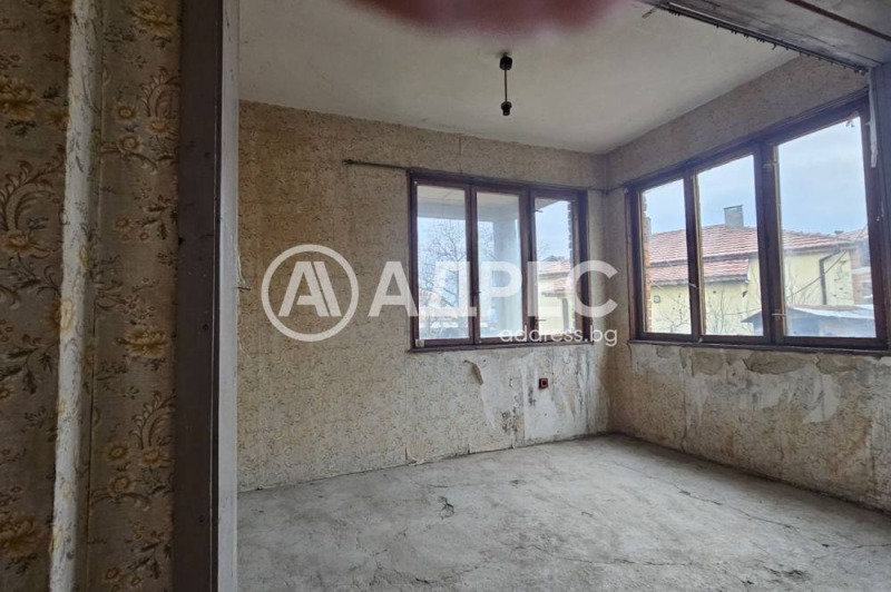 Продава ЕТАЖ ОТ КЪЩА, гр. София, с. Доброславци, снимка 2 - Етаж от къща - 52504975