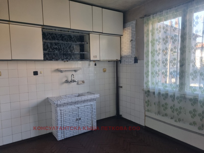 Продава  2-стаен град Ловеч , Широк център , 68 кв.м | 51665259