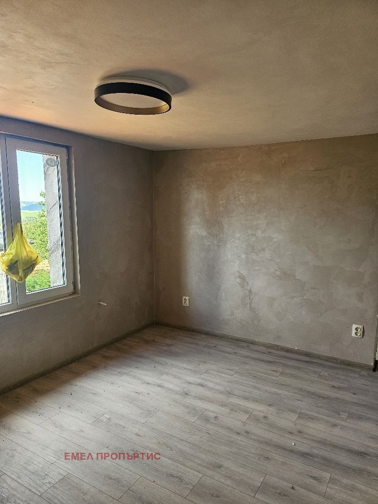 Продава КЪЩА, с. Бегуновци, област Перник, снимка 11 - Къщи - 55178460