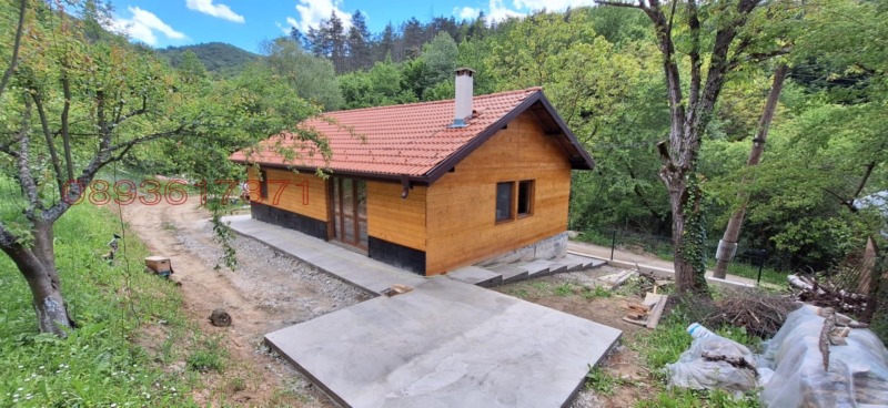 Продава КЪЩА, с. Лъга, област София област