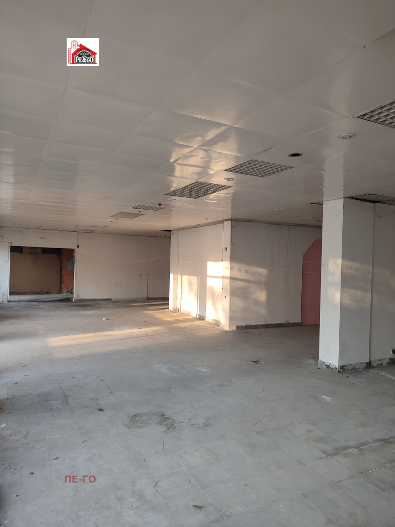 Продава МАГАЗИН в град Пазарджик, Център - 354 кв.м / При запитване, ПЕ-ГО