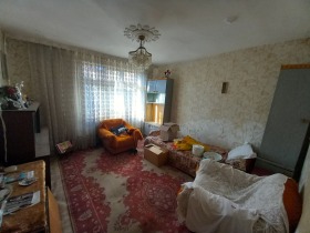 Huis Sevlievo, regio Gabrovo 6