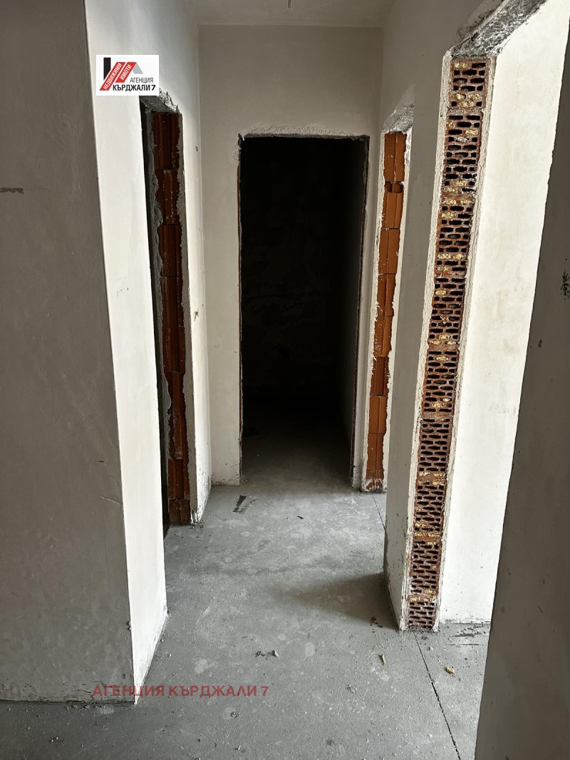 Продава  3-стаен град Кърджали , Възрожденци , 96 кв.м | 24273146 - изображение [3]
