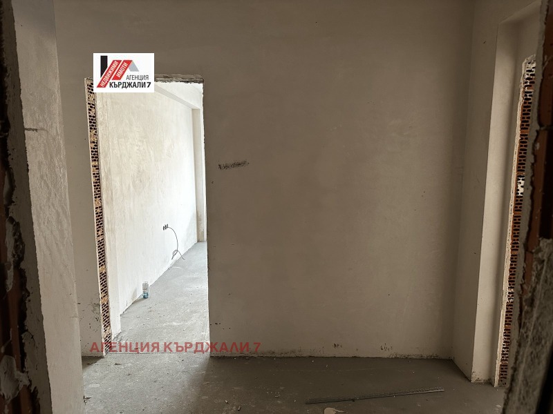 Продава  3-стаен град Кърджали , Възрожденци , 96 кв.м | 24273146 - изображение [2]