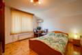 Продава КЪЩА, област Велико Търново, гр. Горна Оряховица • 155000 € / 303153.65 лв. • 98702454 15