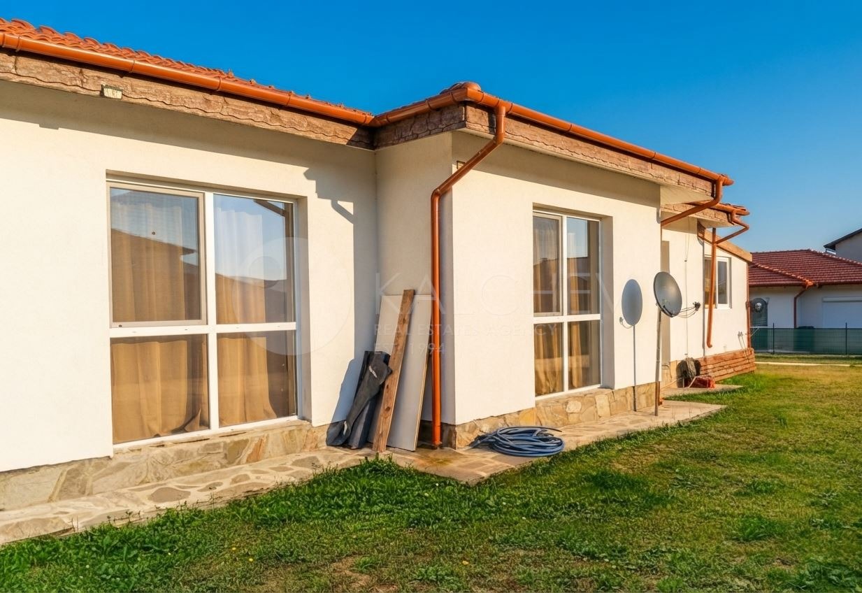 Продава КЪЩА, с. Шкорпиловци, област Варна