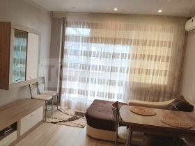1 quarto Vazrajdane 1, Varna 1