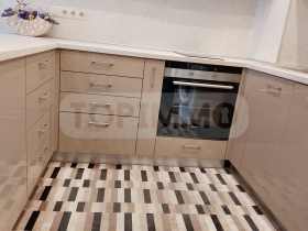 1 quarto Vazrajdane 1, Varna 3