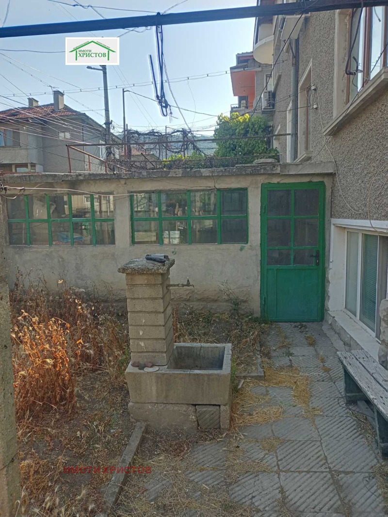 Продава ЕТАЖ ОТ КЪЩА, гр. Шумен, Басейна, снимка 2 - Етаж от къща - 53310622