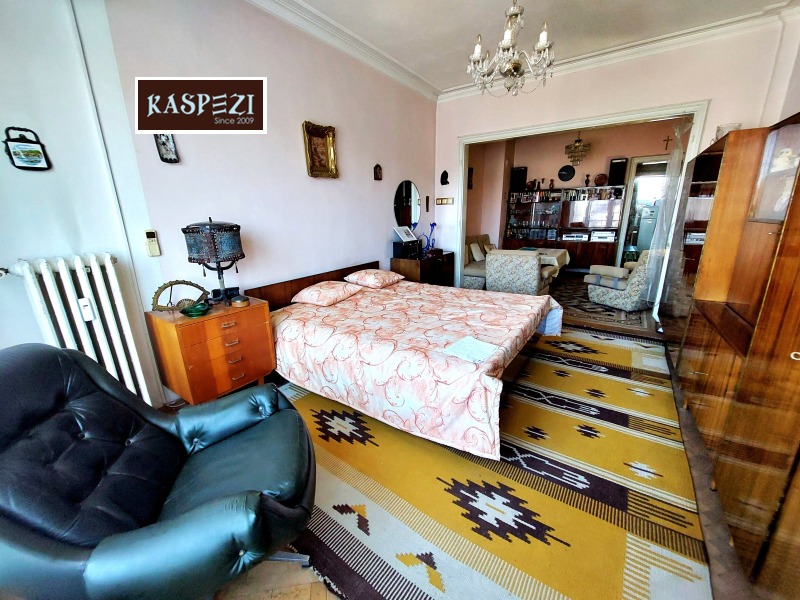 Продава 2-СТАЕН, гр. София, Център, снимка 2 - Апартаменти - 53250475