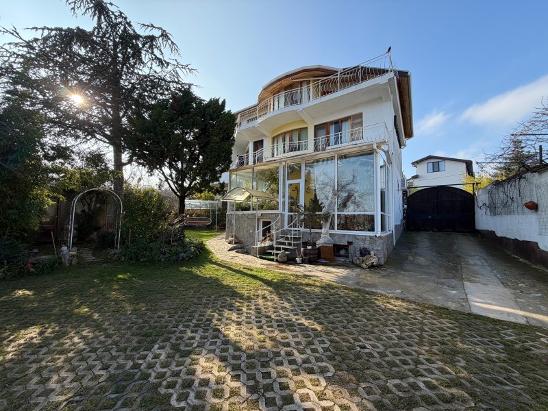 Продава КЪЩА в град Варна, м-т Долна Трака - 250 кв.м / 499 000 € » 975 959.17 лв., HOME2U