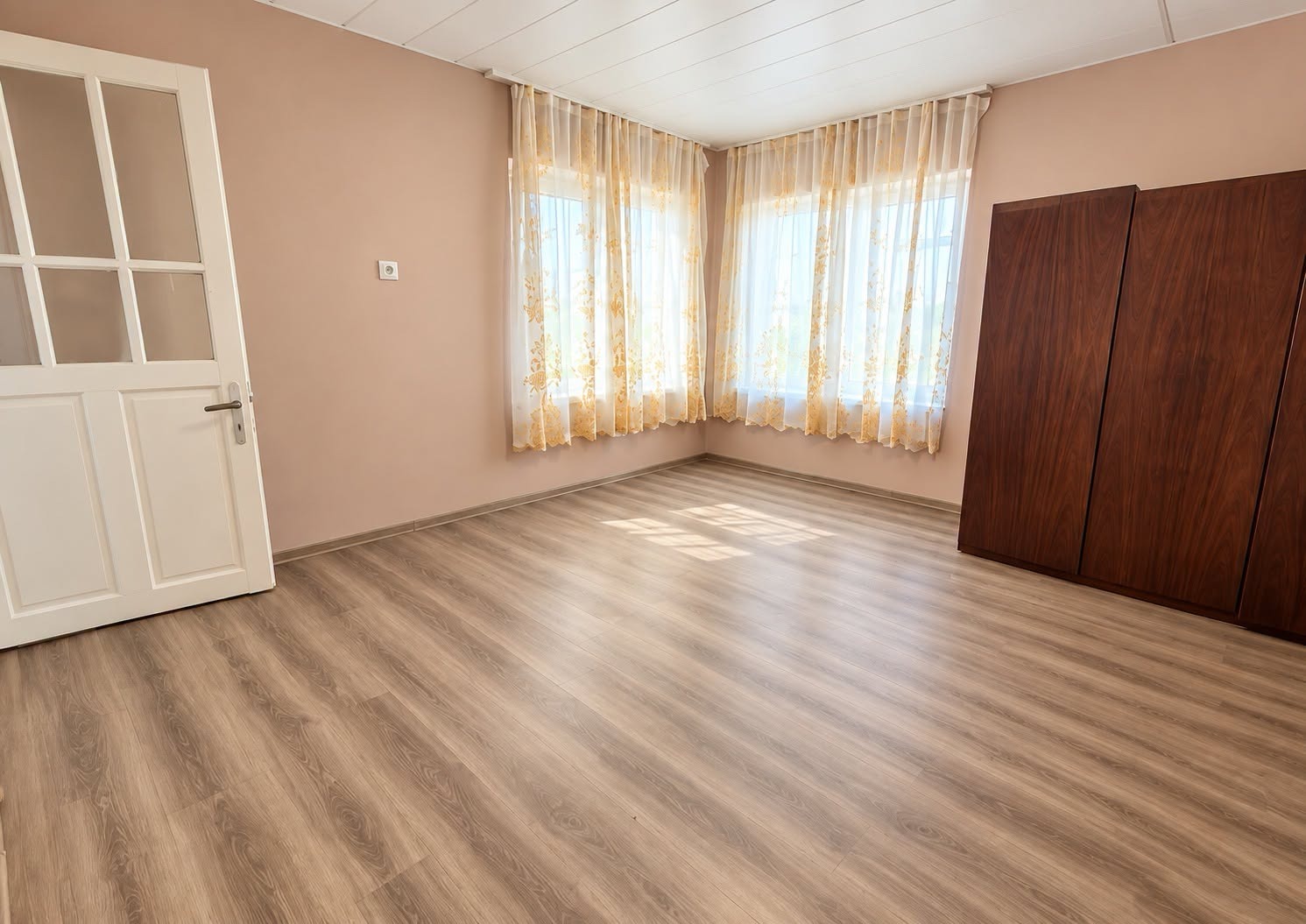 Продава КЪЩА, с. Коларци, област Добрич, снимка 5 - Къщи - 56590772