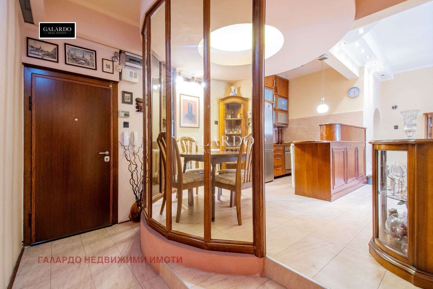 Продава 3-СТАЕН, гр. София, Център, снимка 3 - Апартаменти - 53711599