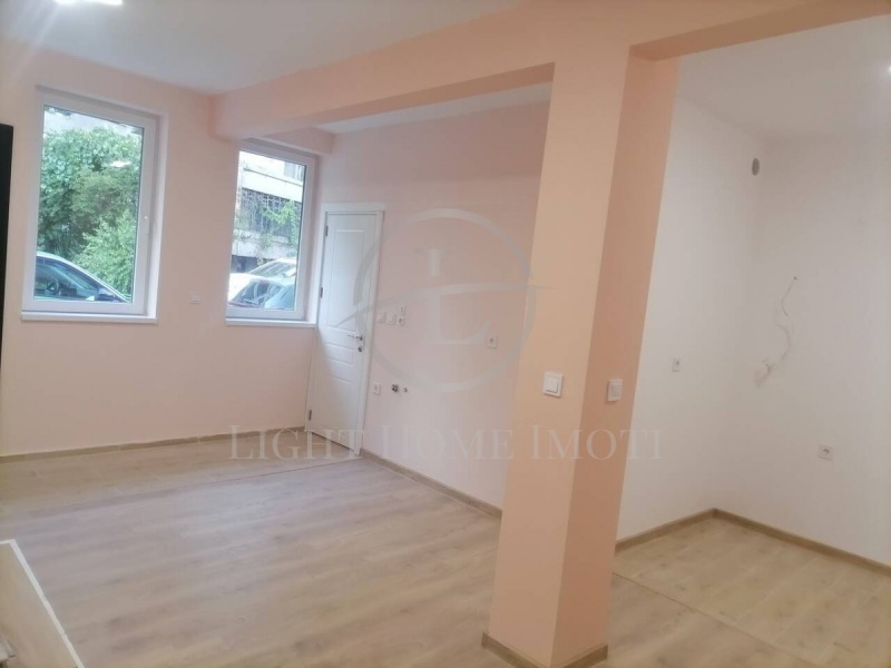 Eladó  Hivatal Plovdiv , Karsijaka , 33 négyzetméter | 48800238