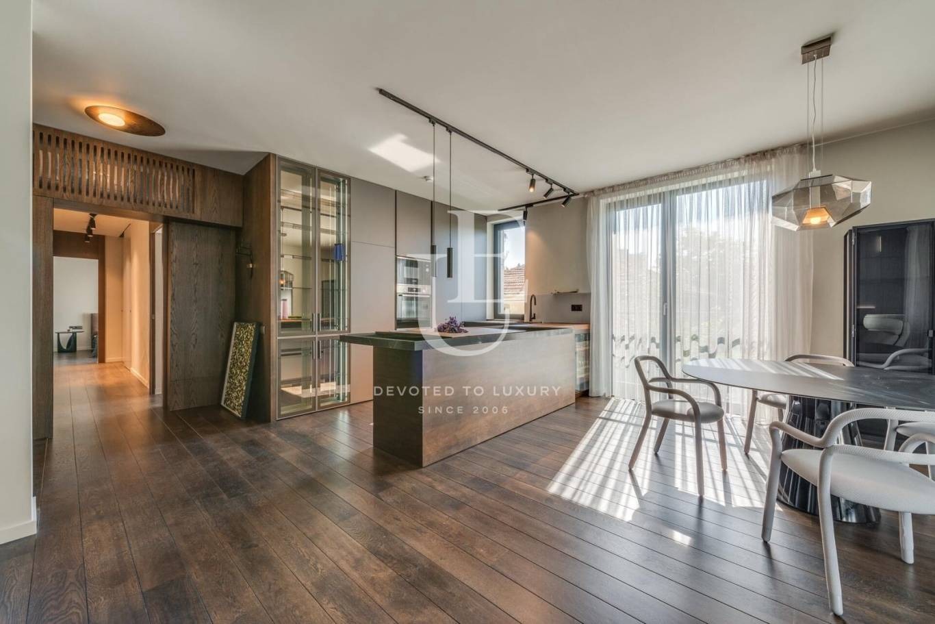 Продава 3-СТАЕН, гр. София, Изгрев, снимка 2 - Апартаменти - 49178869