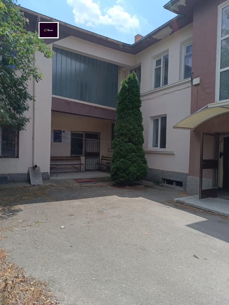 Продава ПРОМ. ПОМЕЩЕНИЕ в град Добрич, Промишлена зона - Север - 1080 кв.м / 155 555 € » 304 239.14 лв., РОНЕВА