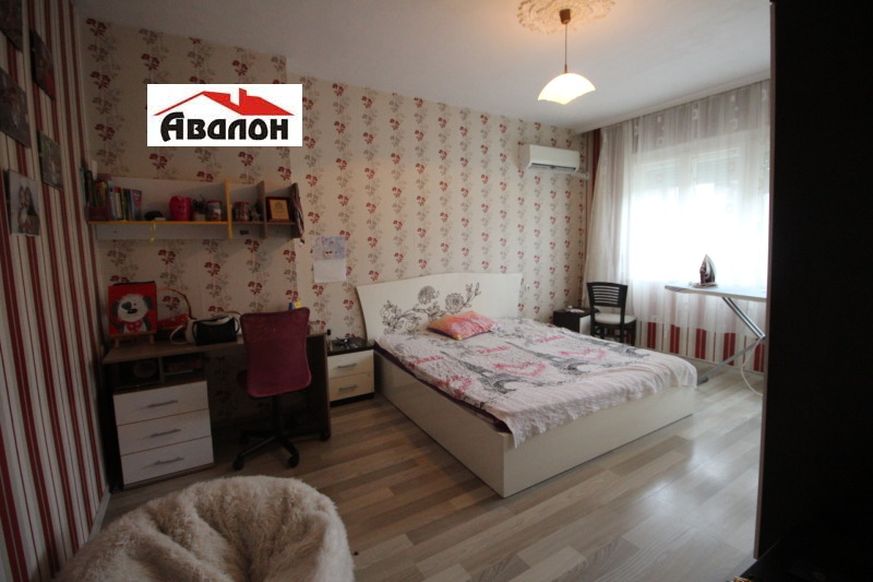 Продава 3-СТАЕН, гр. Русе, Център, снимка 2 - Апартаменти - 52724094