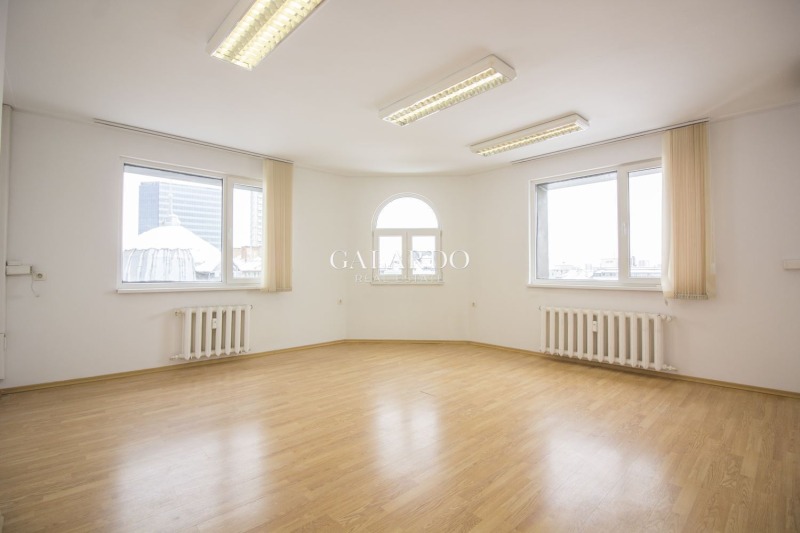 Te koop  Kantoor Sofia , Tsentar , 350 m² | 45663043 - afbeelding [4]