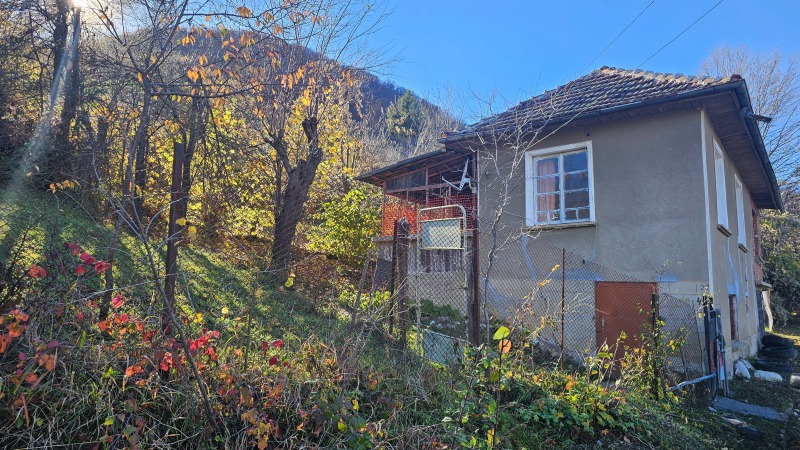 Продава КЪЩА, с. Ямна, област София област, снимка 2 - Къщи - 52231898