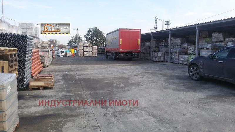 Продава  Склад град Пловдив , Индустриална зона - Север , 3730 кв.м | 60214796 - изображение [3]