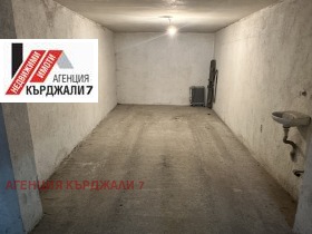 Продава  Гараж, Паркомясто, град Кърджали
