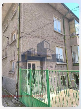 Продава  Етаж от къща, гр. Нови пазар