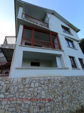Продажба на имоти в с. Орешец, област Пловдив - изображение 1 