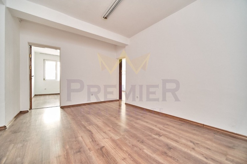 Продава ОФИС, гр. Варна, Лятно кино Тракия, снимка 12 - Офиси - 53020890