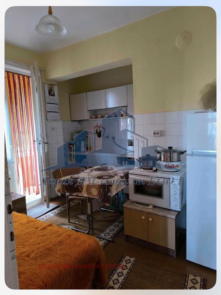 Продава ЕТАЖ ОТ КЪЩА, гр. Нови пазар, област Шумен, снимка 2 - Етаж от къща - 55624497