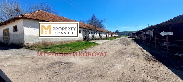 Продава  Пром. помещение област Плевен , с. Рибен , 4100 кв.м | 95667707 - изображение [8]
