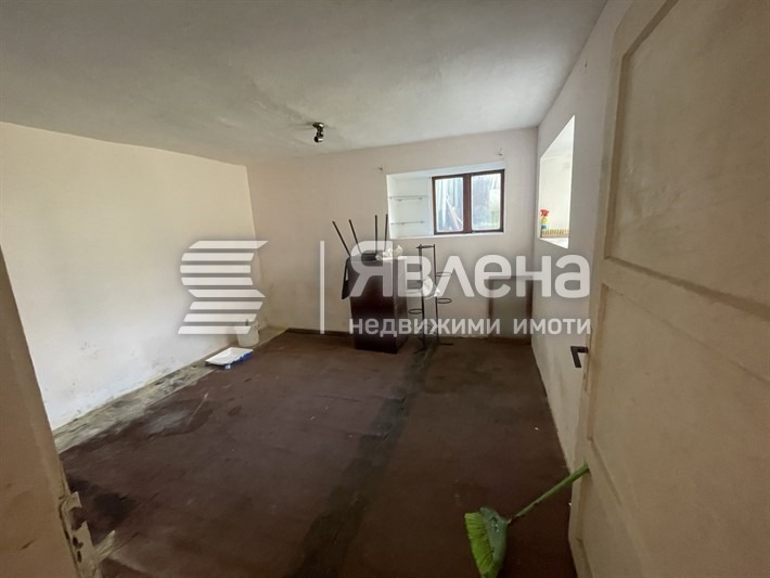 Продава ЕТАЖ ОТ КЪЩА, гр. Варна, Цветен квартал, снимка 8 - Етаж от къща - 55095518