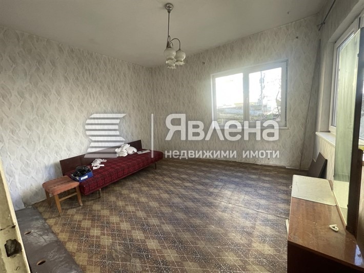 Продава ЕТАЖ ОТ КЪЩА, гр. Варна, Цветен квартал, снимка 3 - Етаж от къща - 55095518
