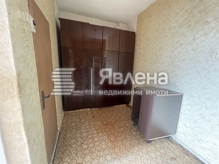 Продава ЕТАЖ ОТ КЪЩА, гр. Варна, Цветен квартал, снимка 4 - Етаж от къща - 55095518