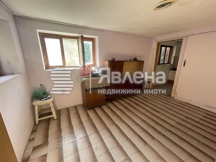 Продава ЕТАЖ ОТ КЪЩА, гр. Варна, Цветен квартал, снимка 5 - Етаж от къща - 55095518