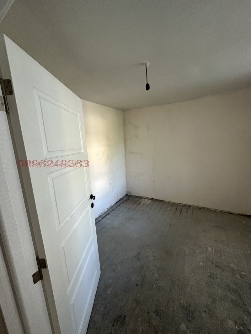 Продава КЪЩА, гр. Левски, област Плевен, снимка 12 - Къщи - 53232065