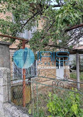 Продажба на имоти в с. Хитрино, област Шумен - изображение 2 