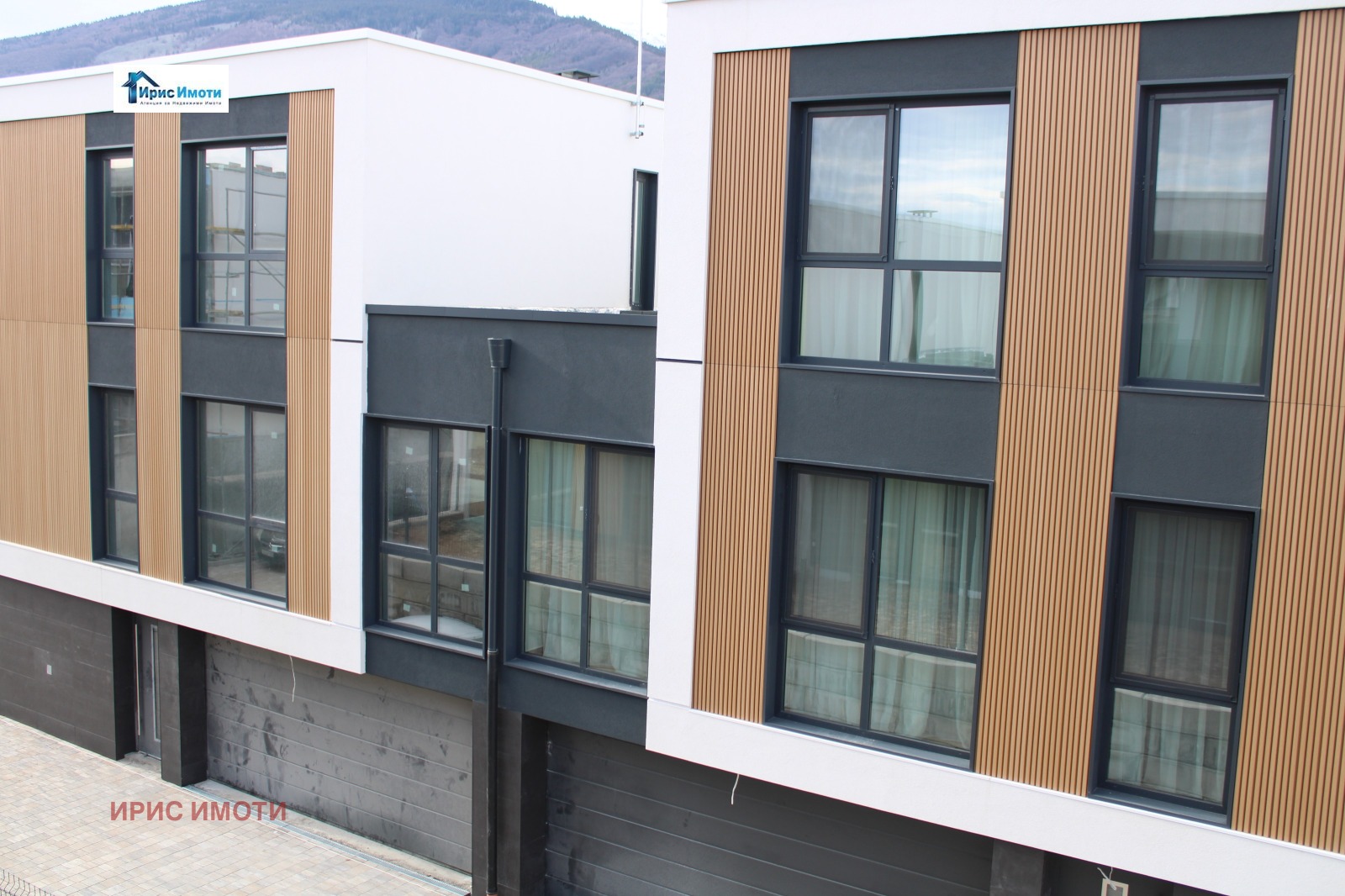 Продава КЪЩА, гр. София, с. Бистрица, снимка 2 - Къщи - 49573177