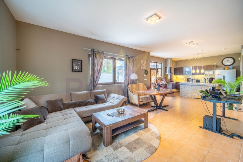 Продава КЪЩА, гр. Варна, Изгрев, снимка 2 - Къщи - 53073572