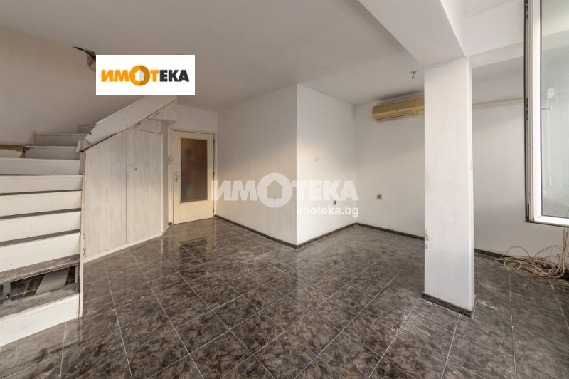 Продава 3-СТАЕН, гр. Варна, Зимно кино Тракия, снимка 2 - Aпартаменти - 48096038