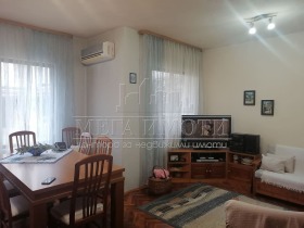Podlaha domu Centar, Sliven