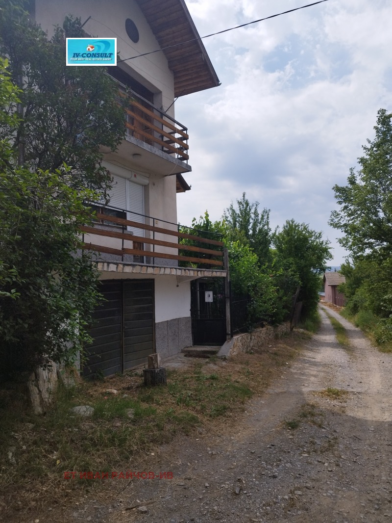 Продава КЪЩА, с. Новоселяне, област Кюстендил