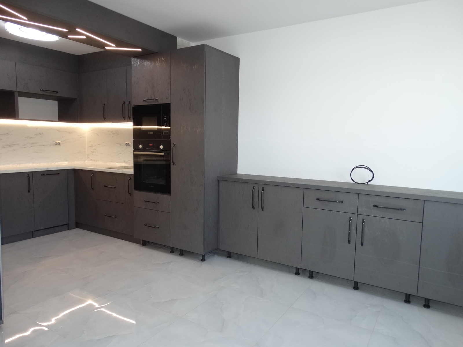 Продава 3-СТАЕН, гр. Велико Търново, Център, снимка 2 - Апартаменти - 53808301