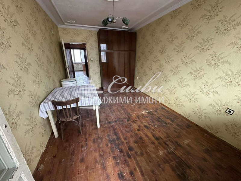 Продава МНОГОСТАЕН, гр. Търговище, Вароша, снимка 3 - Апартаменти - 52721127