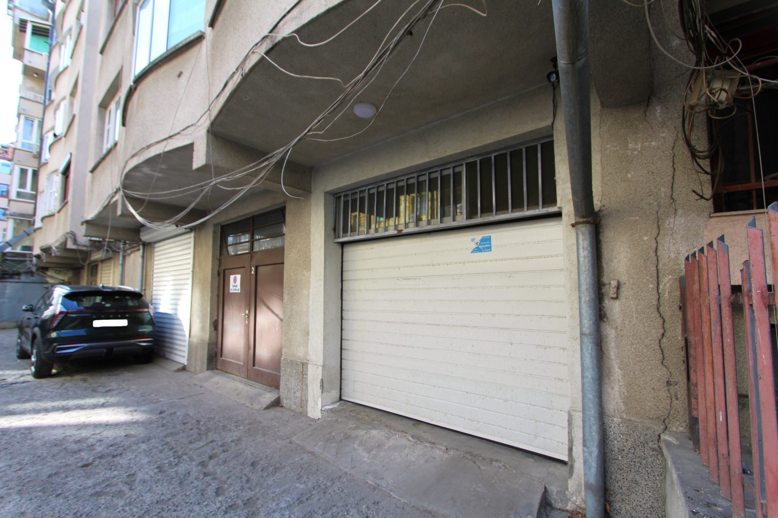 Продава ГАРАЖ, ПАРКОМЯСТО, гр. София, Оборище, снимка 4 - Гаражи и паркоместа - 54017024