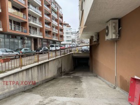 Garagem Darvenica, Sofia 1