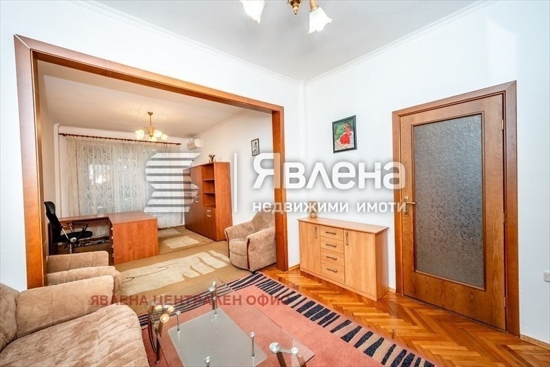 Продава 3-СТАЕН, гр. София, Център