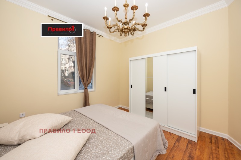 Продава ЕТАЖ ОТ КЪЩА, гр. Пловдив, Център, снимка 2 - Етаж от къща - 53259973